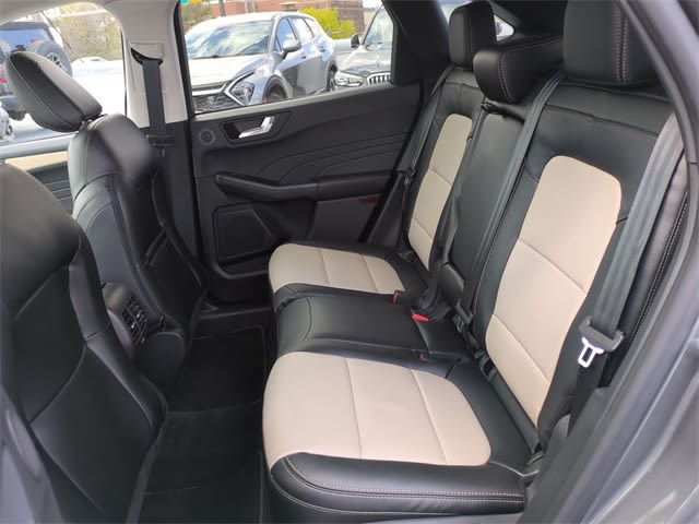 2022 Ford Escape Titanium Hybrid 27