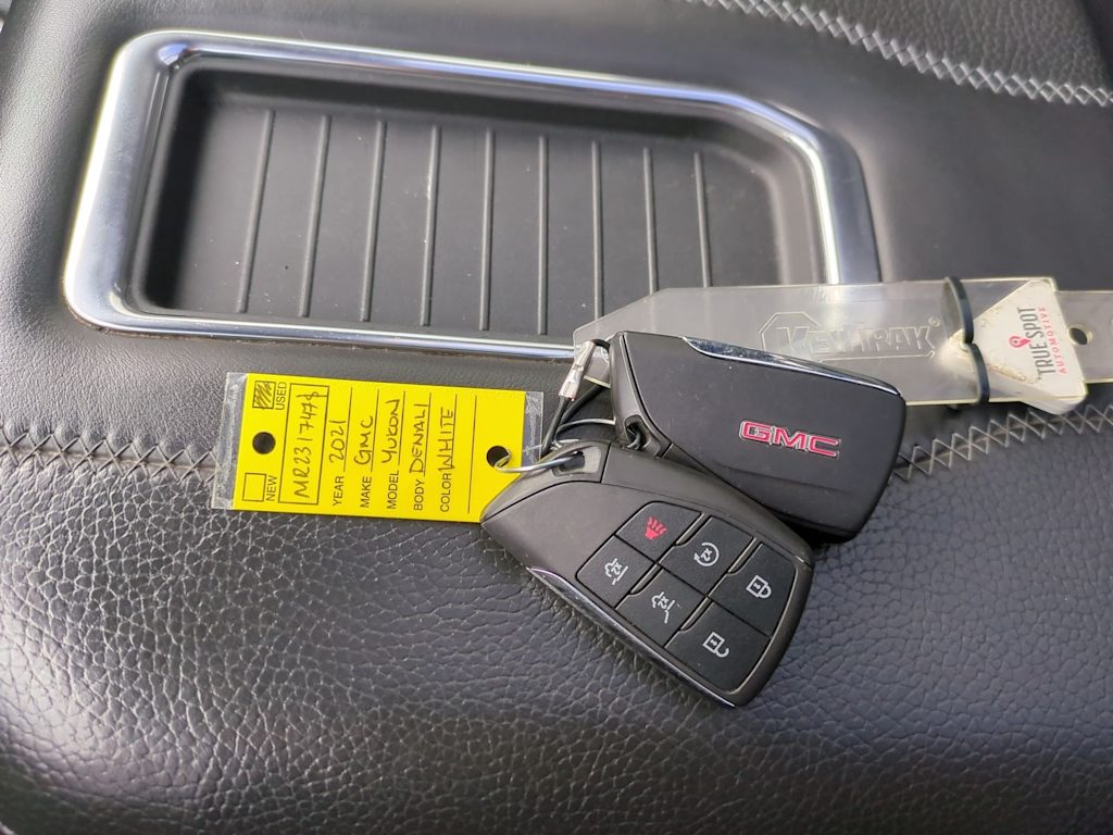 Thumbnail: 2021 GMC Yukon - 17