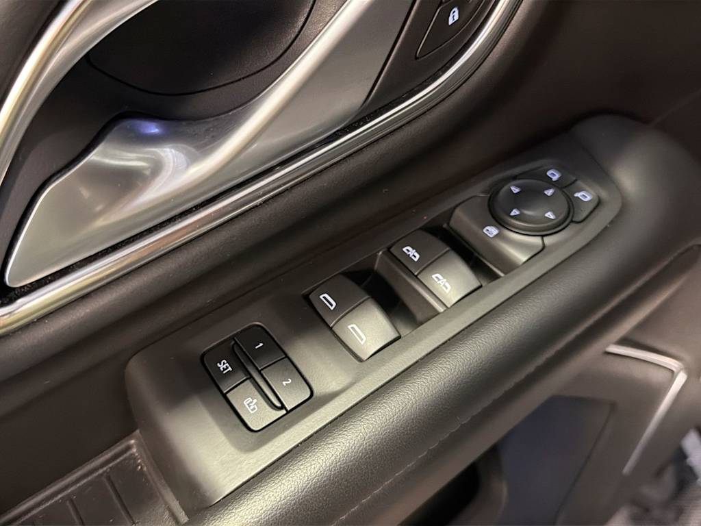 Thumbnail: 2022 Chevrolet Suburban - 25