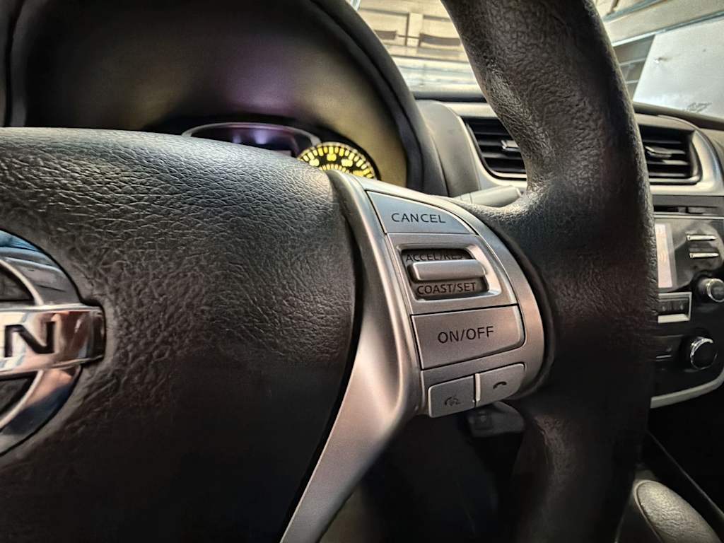 Thumbnail: 2017 Nissan Altima - 33