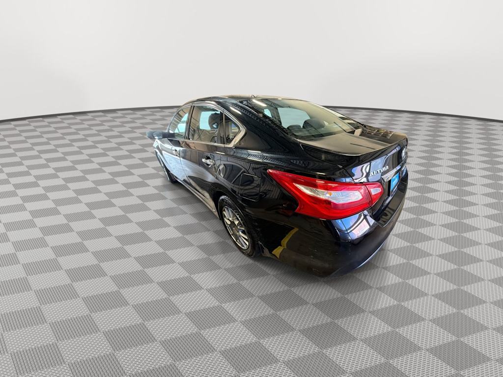 Thumbnail: 2017 Nissan Altima - 5