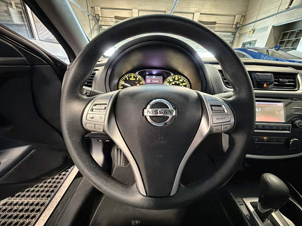 Thumbnail: 2017 Nissan Altima - 8