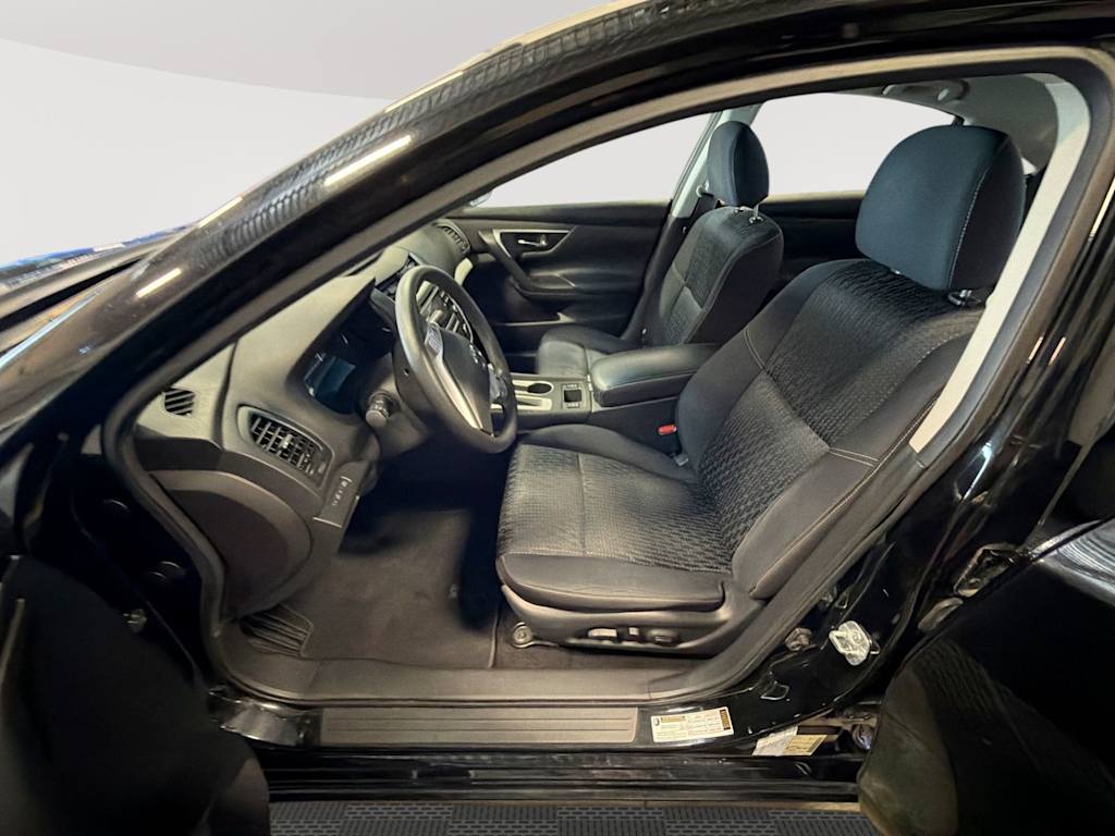Thumbnail: 2017 Nissan Altima - 27