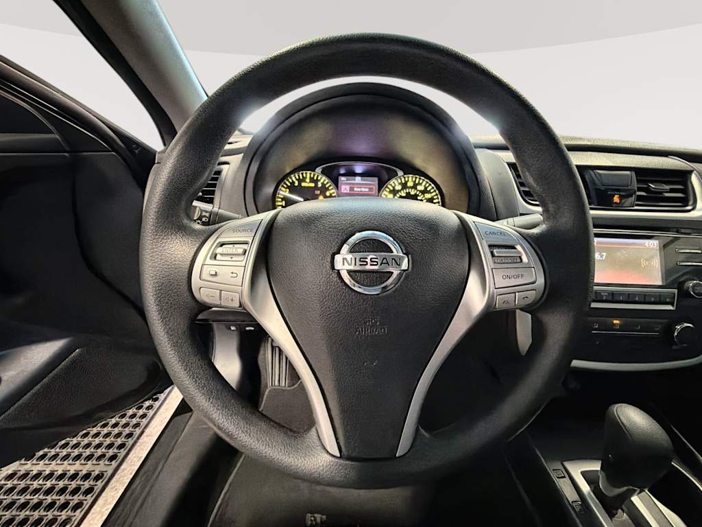 Thumbnail: 2017 Nissan Altima - 8