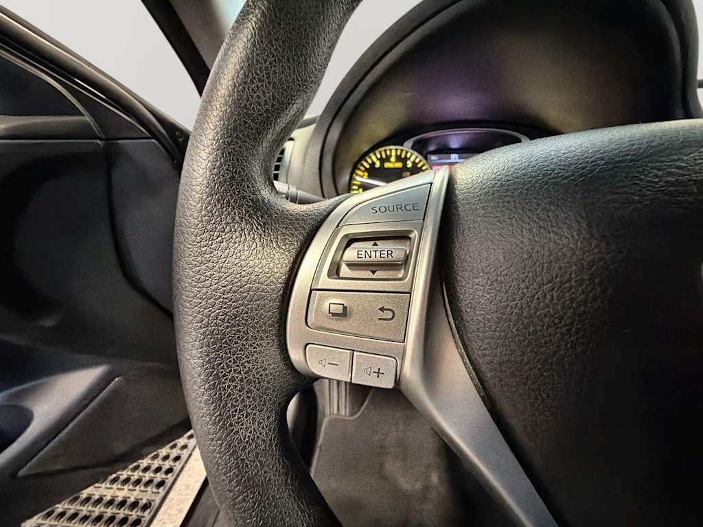 Thumbnail: 2017 Nissan Altima - 31