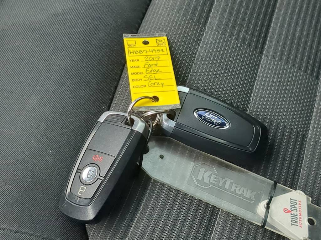 Thumbnail: 2017 Ford Edge - 18