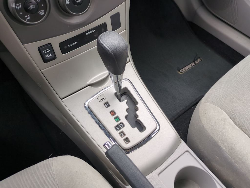 Thumbnail: 2013 Toyota Corolla - 16