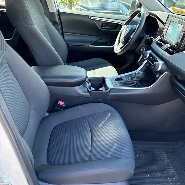 Thumbnail: 2019 Toyota RAV4 - 9