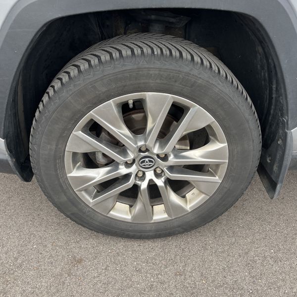 Thumbnail: 2019 Toyota RAV4 - 8