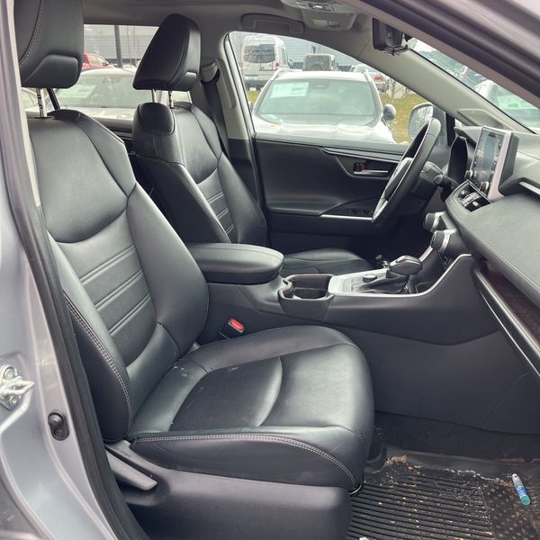 Thumbnail: 2019 Toyota RAV4 - 10