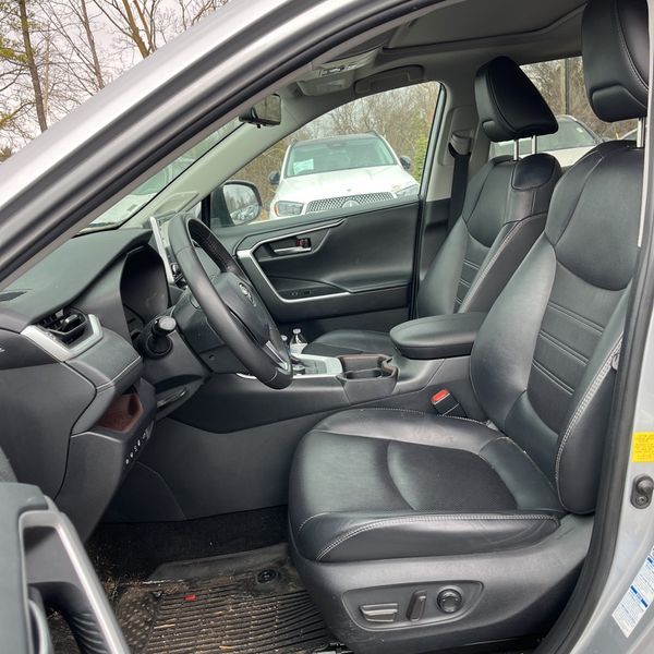 Thumbnail: 2019 Toyota RAV4 - 9