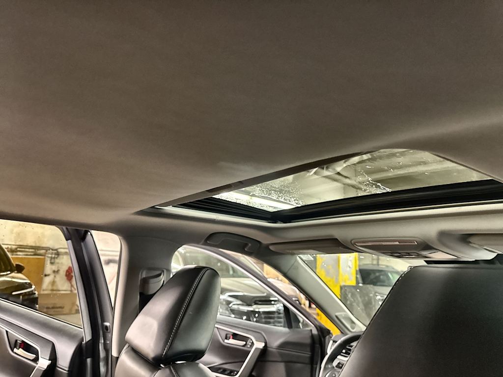Thumbnail: 2019 Toyota RAV4 - 30