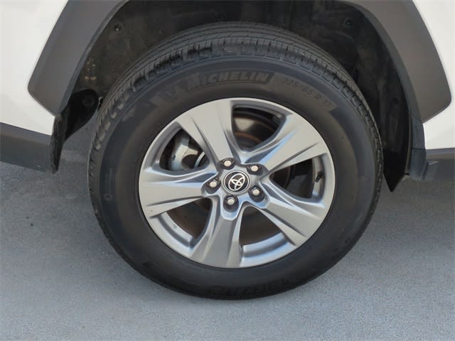 2024 Toyota RAV4 XLE 8