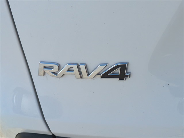 2024 Toyota RAV4 XLE 26