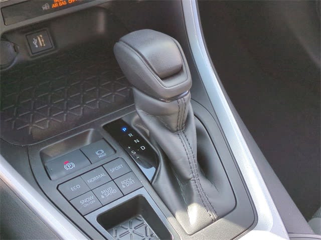 2024 Toyota RAV4 XLE 16
