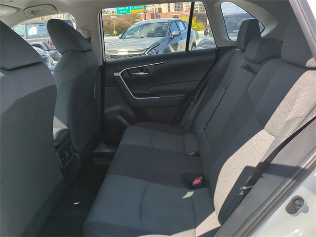 2024 Toyota RAV4 XLE 28