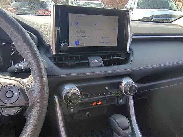 2024 Toyota RAV4 XLE 15