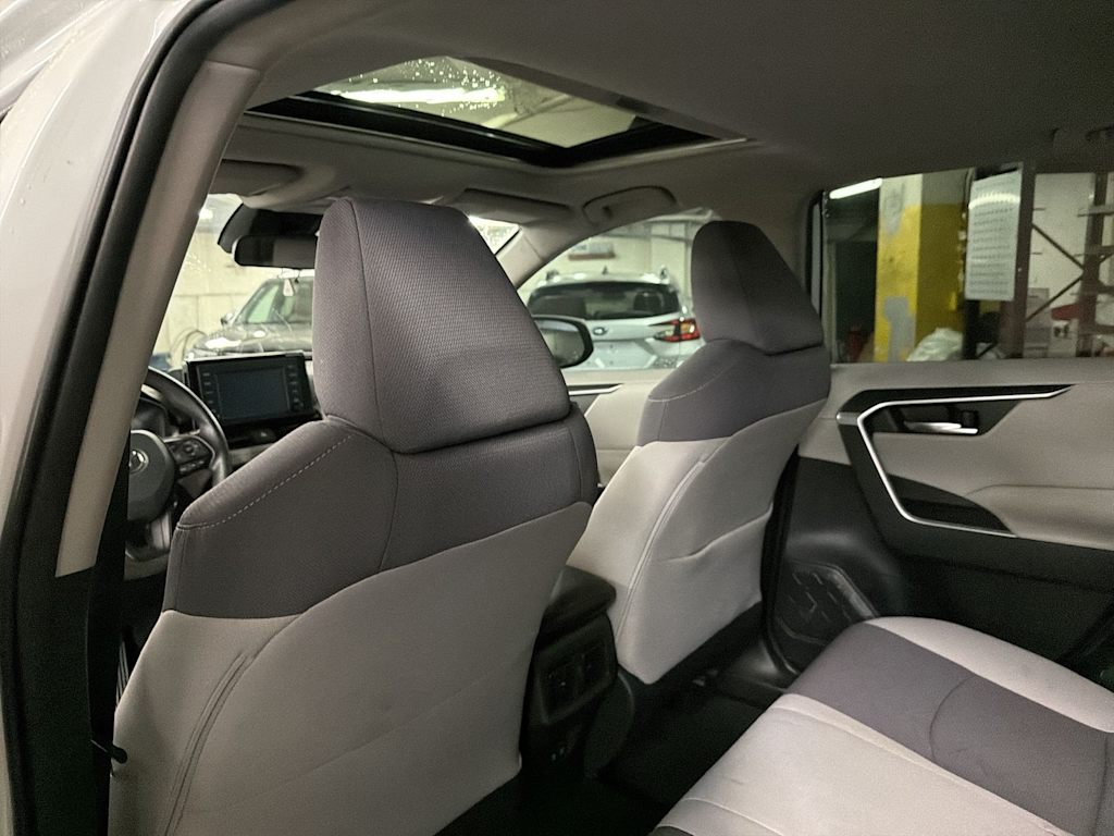 Thumbnail: 2019 Toyota RAV4 - 12