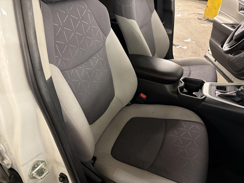 Thumbnail: 2019 Toyota RAV4 - 28