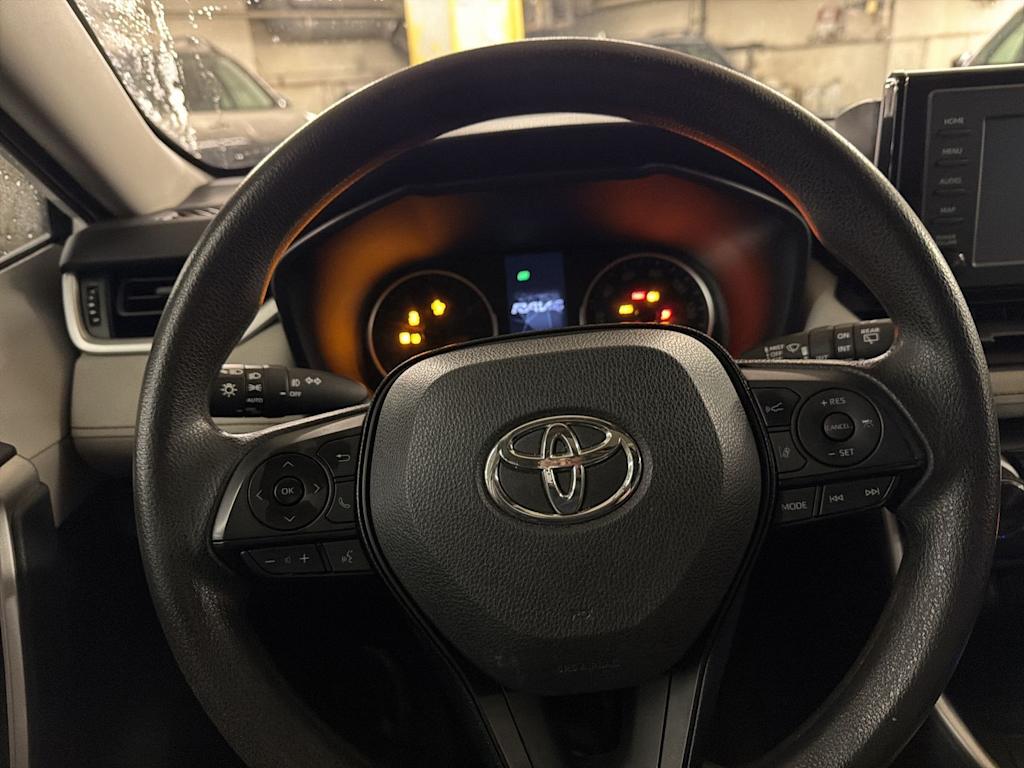 Thumbnail: 2019 Toyota RAV4 - 9