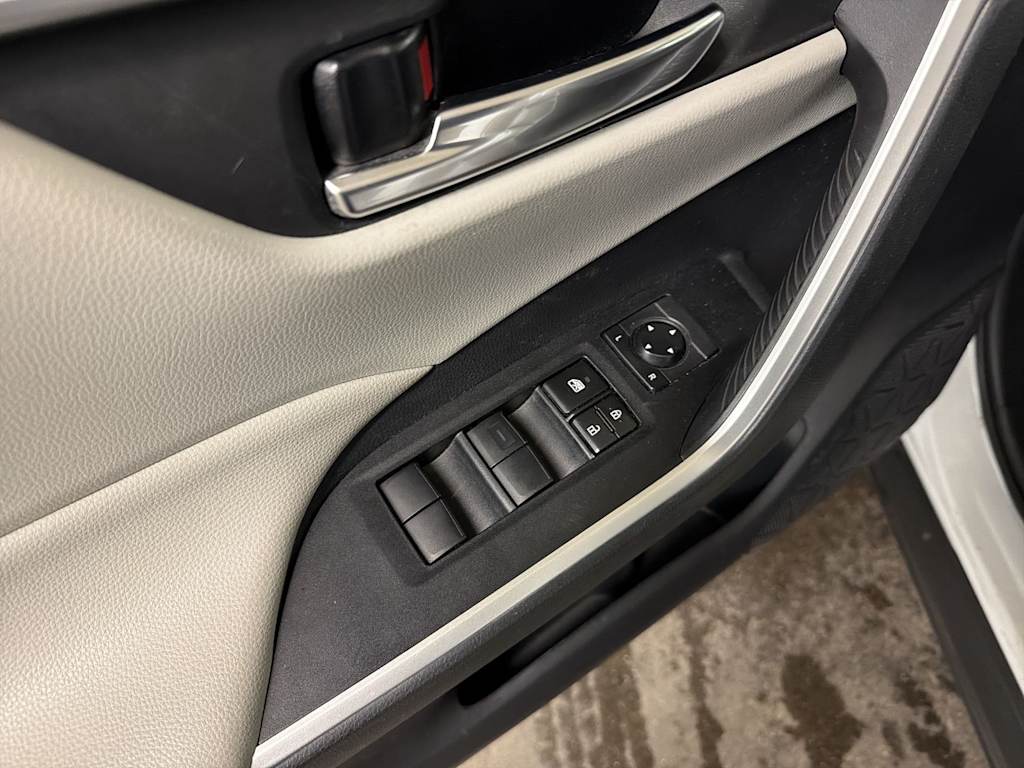 Thumbnail: 2019 Toyota RAV4 - 23