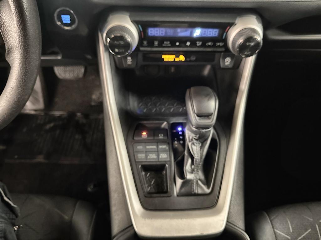 Thumbnail: 2021 Toyota RAV4 - 15