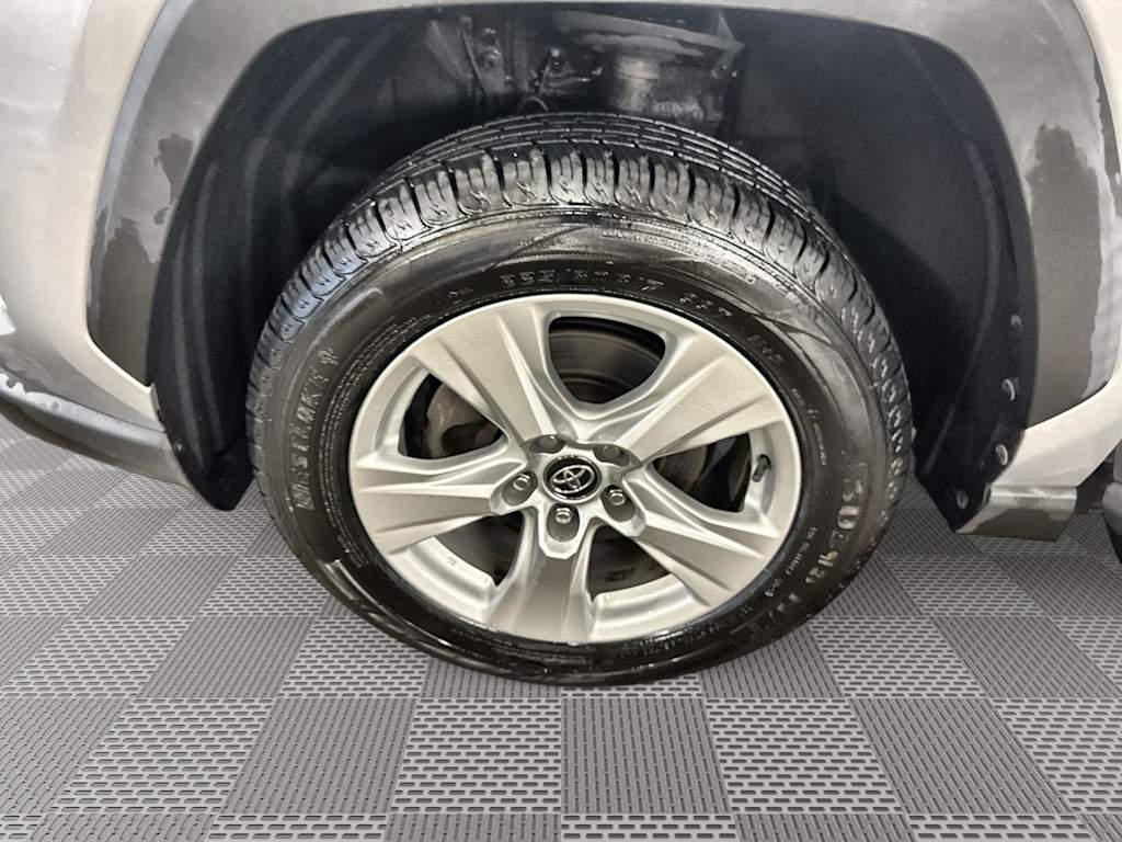 Thumbnail: 2021 Toyota RAV4 - 8
