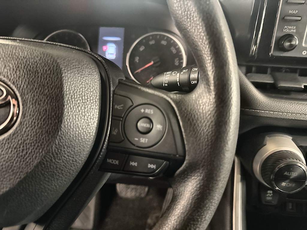Thumbnail: 2021 Toyota RAV4 - 31