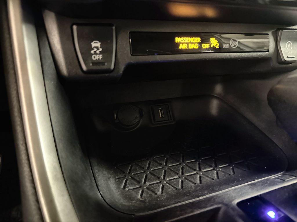 Thumbnail: 2021 Toyota RAV4 - 33