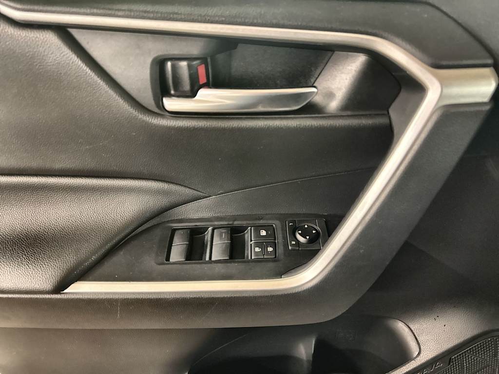 Thumbnail: 2021 Toyota RAV4 - 27