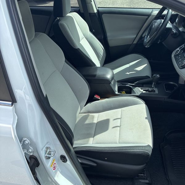 Thumbnail: 2018 Toyota RAV4 - 10