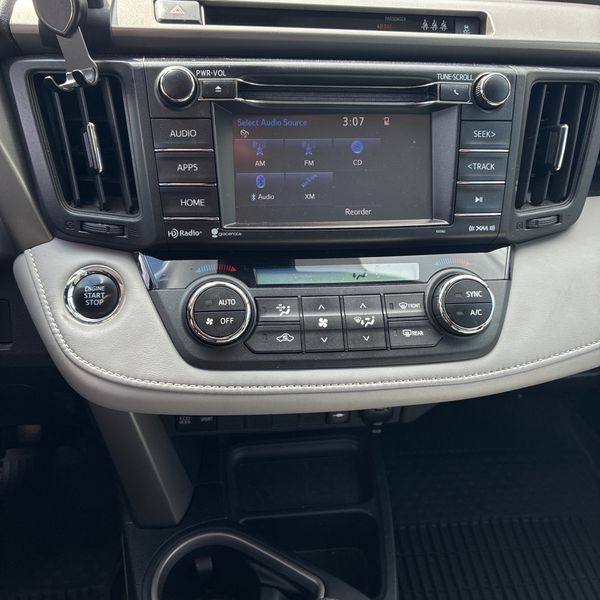 Thumbnail: 2018 Toyota RAV4 - 12