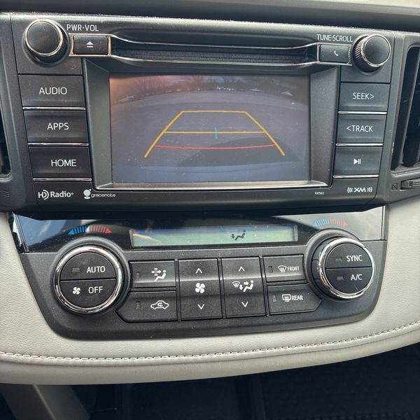 Thumbnail: 2018 Toyota RAV4 - 25