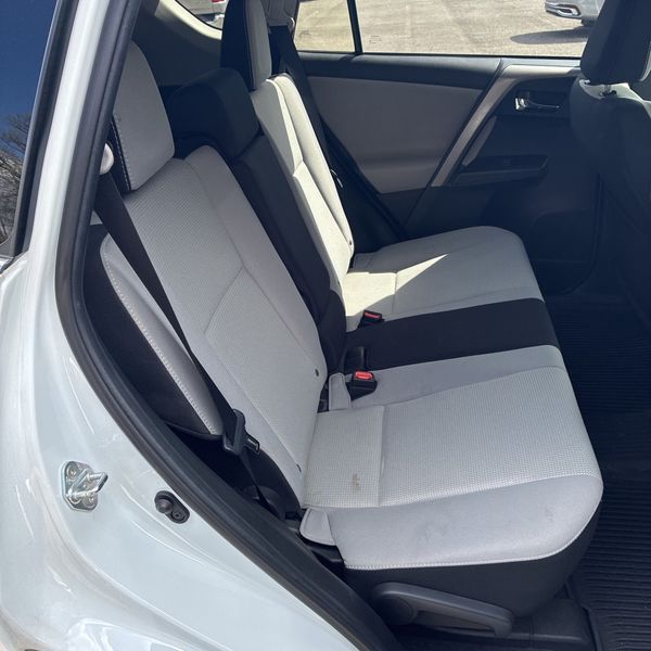 Thumbnail: 2018 Toyota RAV4 - 24