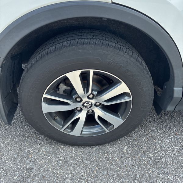 Thumbnail: 2018 Toyota RAV4 - 8