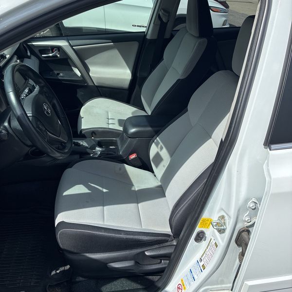 Thumbnail: 2018 Toyota RAV4 - 9