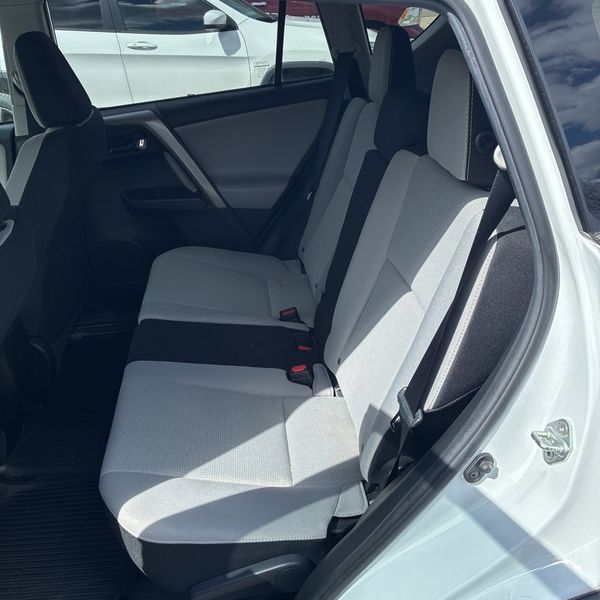 Thumbnail: 2018 Toyota RAV4 - 11