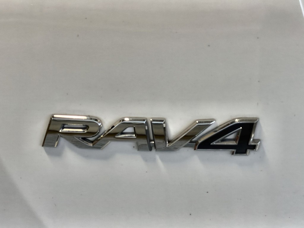Thumbnail: 2018 Toyota RAV4 - 26