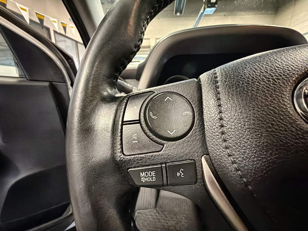 Thumbnail: 2018 Toyota RAV4 - 32
