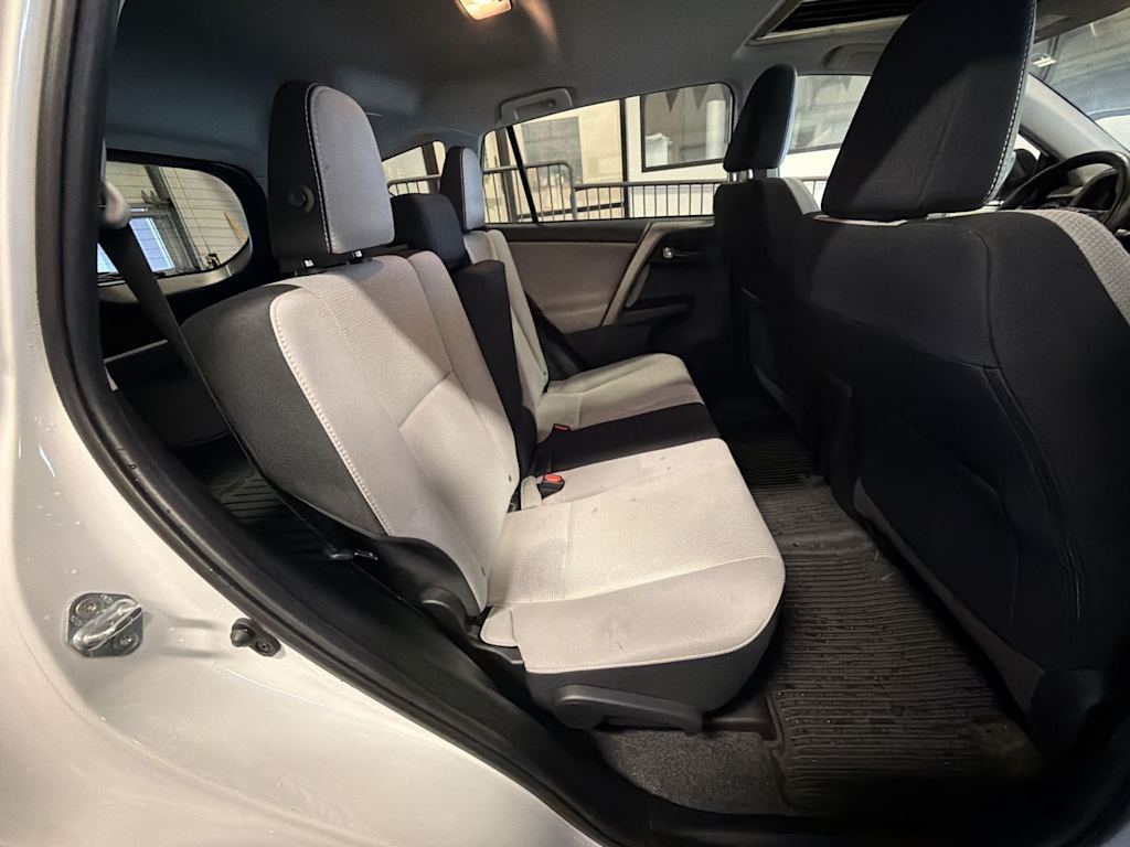 Thumbnail: 2018 Toyota RAV4 - 30