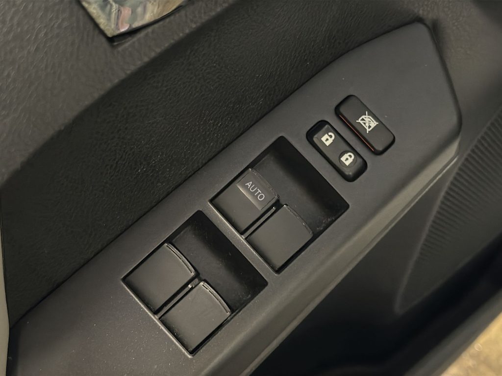 Thumbnail: 2018 Toyota RAV4 - 27