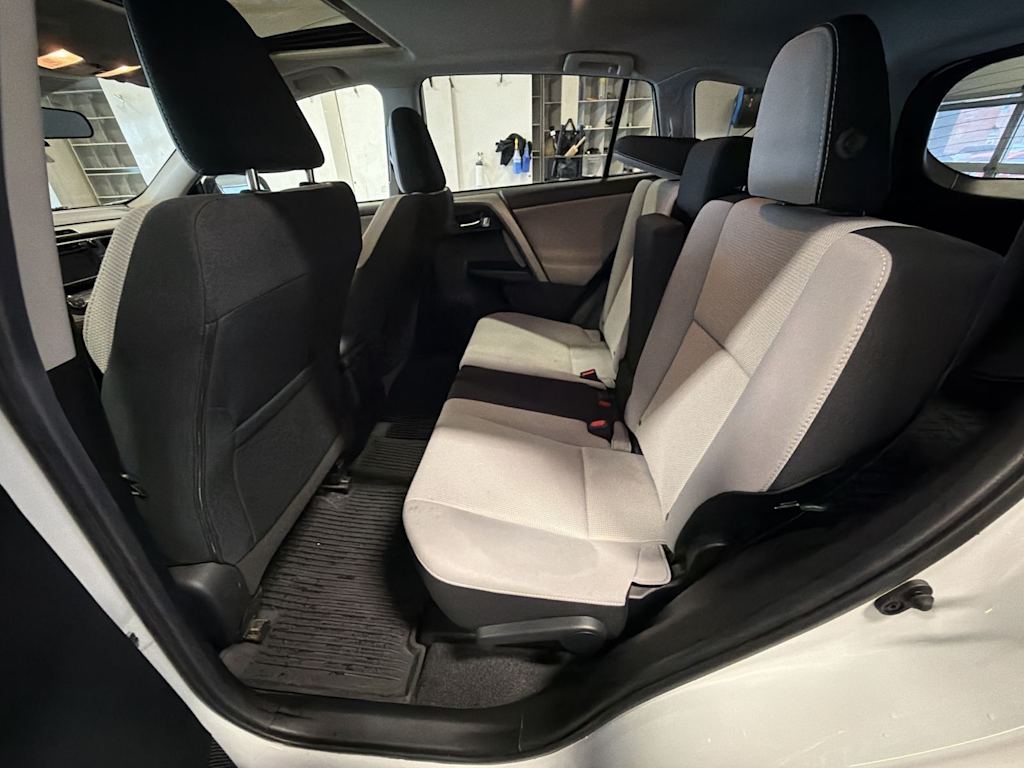 Thumbnail: 2018 Toyota RAV4 - 29