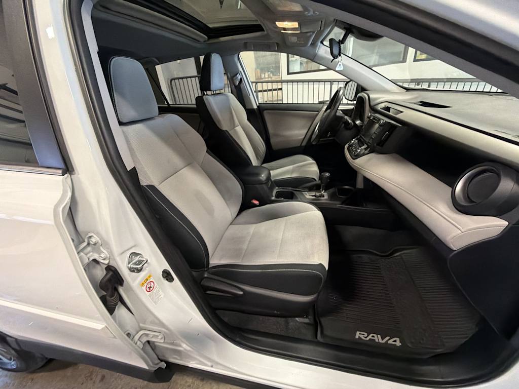 Thumbnail: 2018 Toyota RAV4 - 12