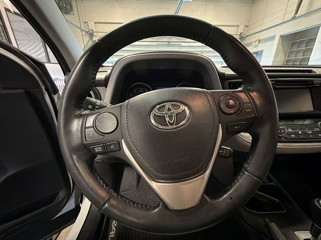 Thumbnail: 2018 Toyota RAV4 - 10