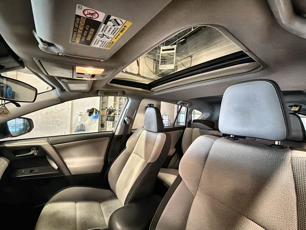Thumbnail: 2018 Toyota RAV4 - 28