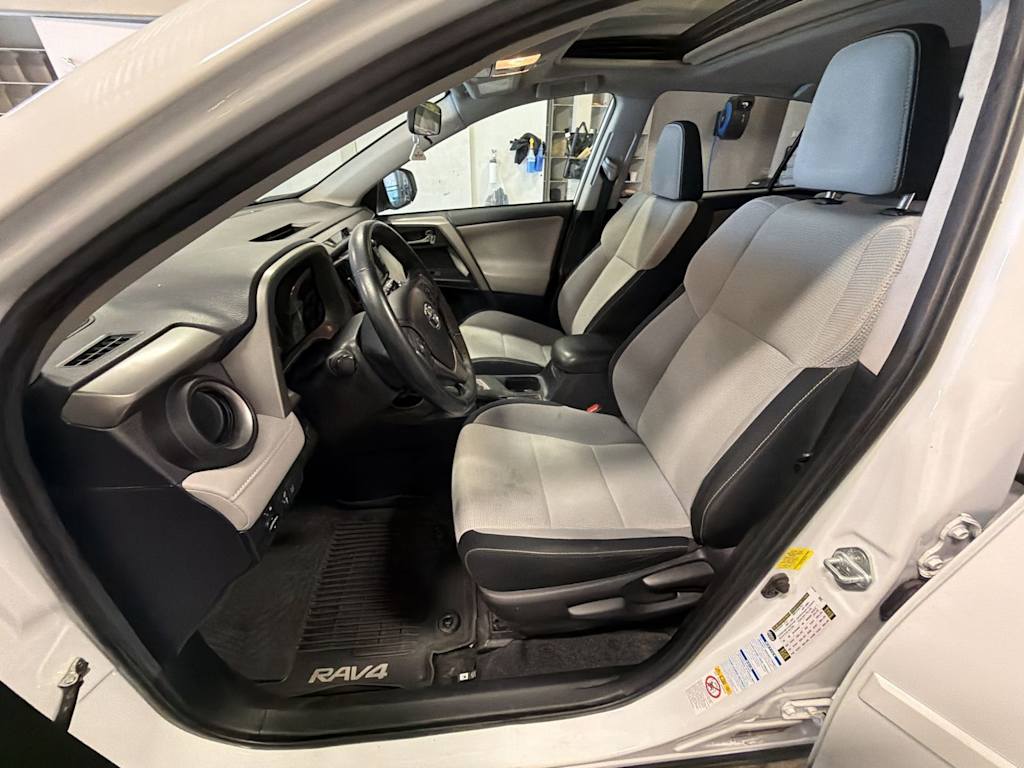 Thumbnail: 2018 Toyota RAV4 - 11