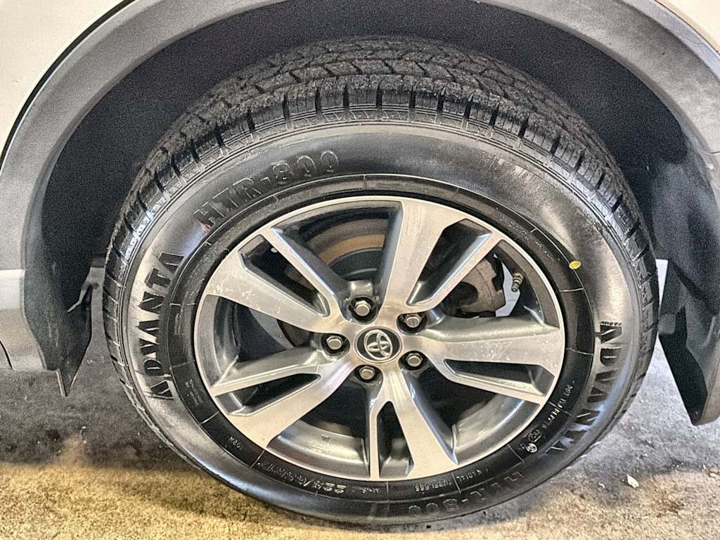 Thumbnail: 2018 Toyota RAV4 - 8