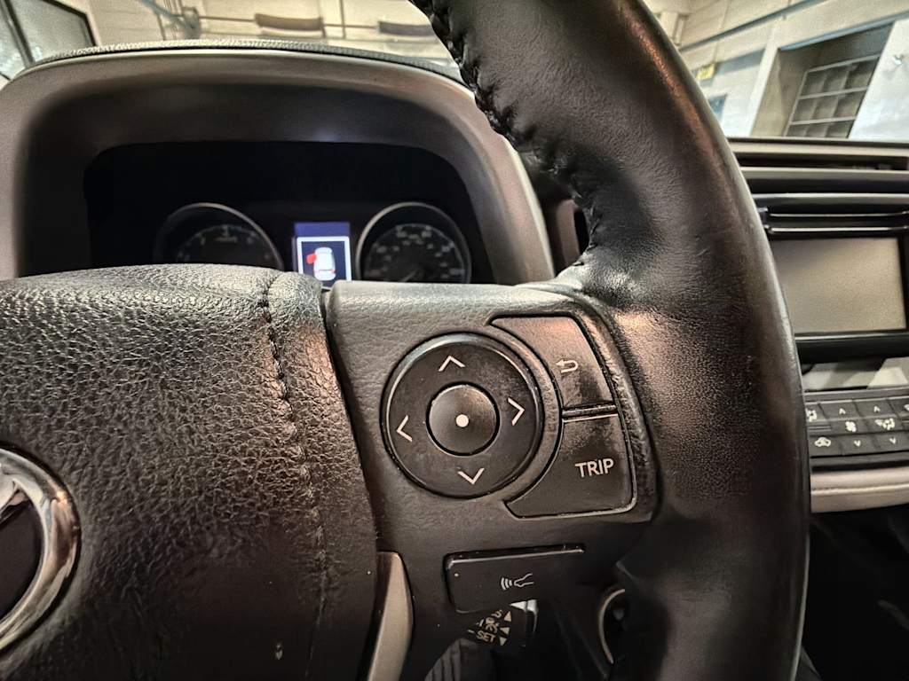 Thumbnail: 2018 Toyota RAV4 - 33