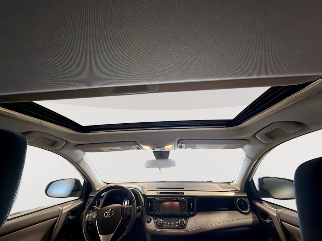 Thumbnail: 2018 Toyota RAV4 - 31