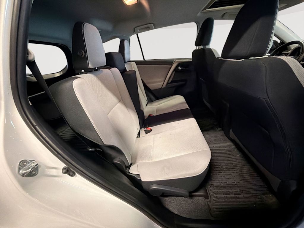Thumbnail: 2018 Toyota RAV4 - 30